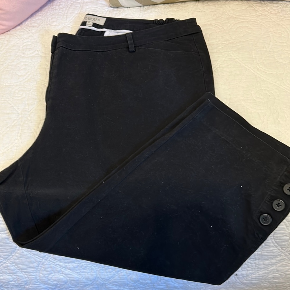 TALBOT’s Gently Worn Ladies Capris..2 Pair Black and 2 Pr. Navy Blue-Look Great!